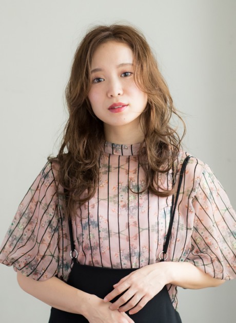 ふわっとした長めの前髪可愛いロングスタイル