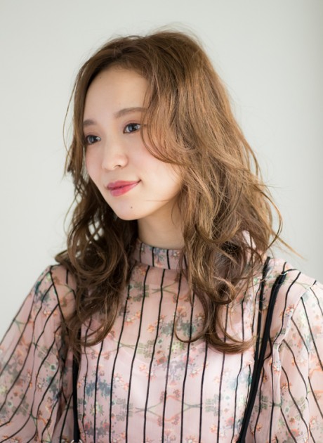 ふわっとした長めの前髪可愛いロングスタイル ふわっとした長めの前髪可愛いロングスタイル