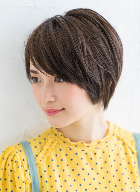 ひし形シルエットで小顔でおしゃれなスタイルに