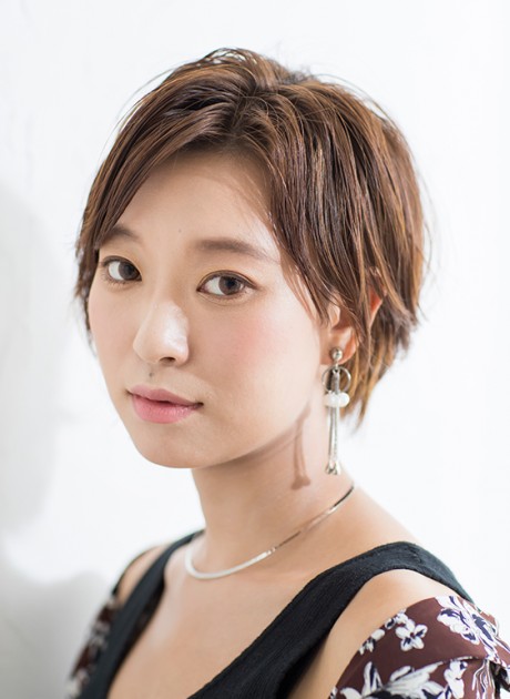 ウエット感で色気のあるクールな女性を演出 ウエット感で色気のあるクールな女性を演出