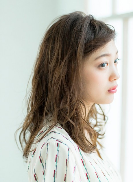前髪をねじりながら止めるだけの簡単アレンジ 前髪をねじりながら止めるだけの簡単アレンジ